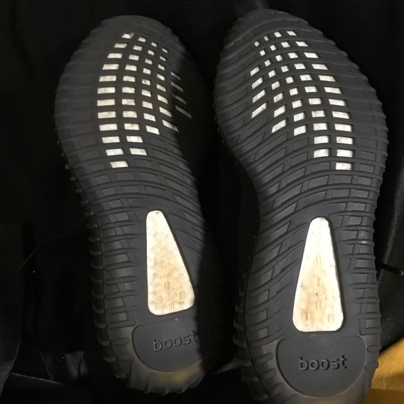 Yeezy’s 350 Boost V2 Oreos - Picture 7 of 8